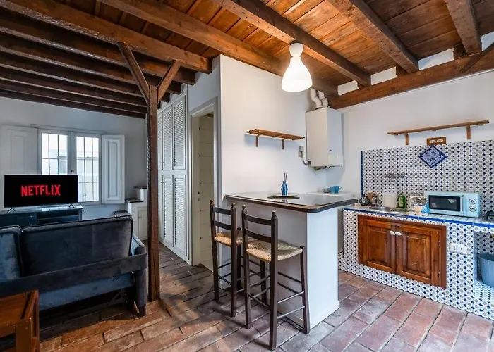 Navigli Cozy Nest - Central Studio Apt
